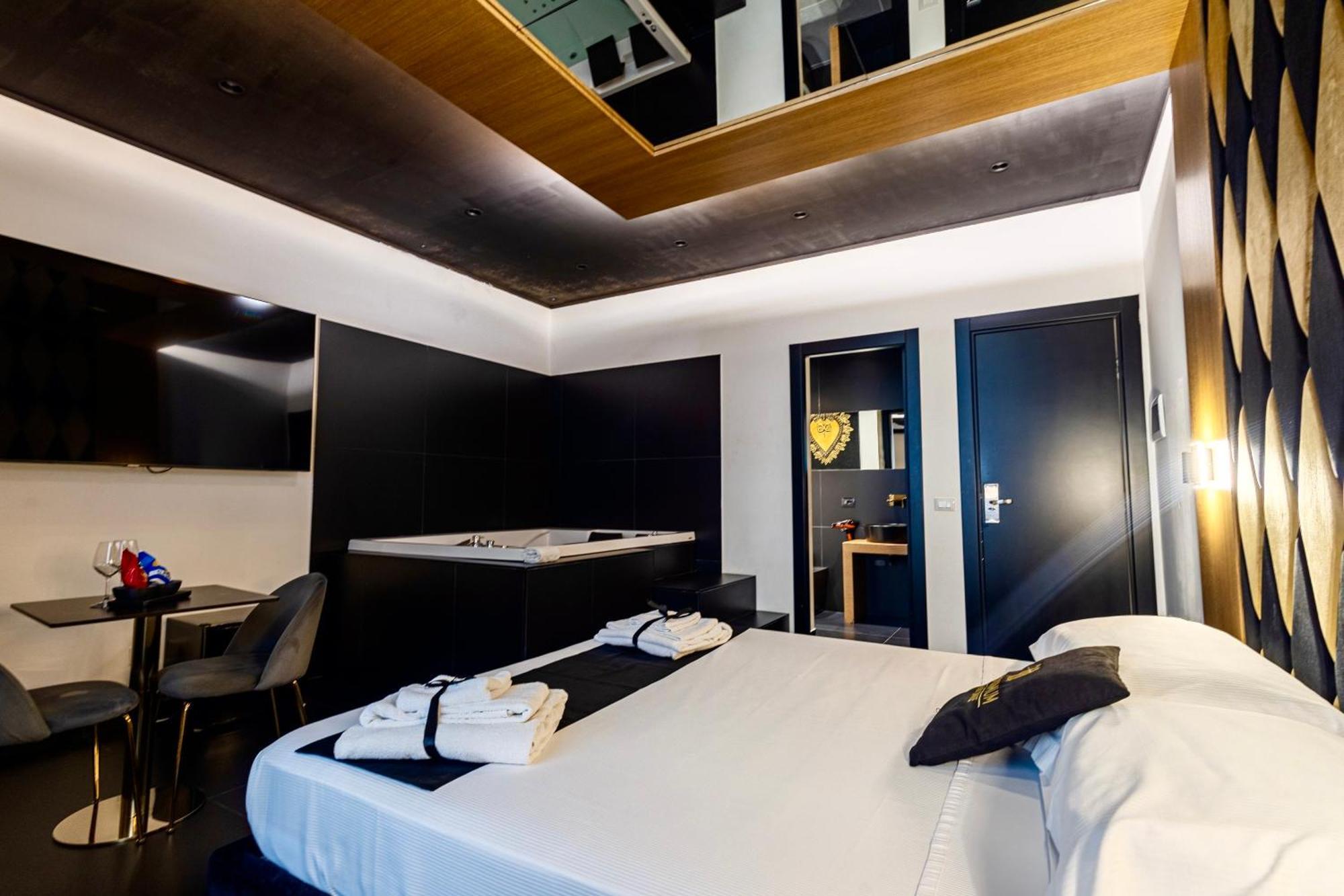 Maximum Hub Suite&Spa Palermo Exterior foto